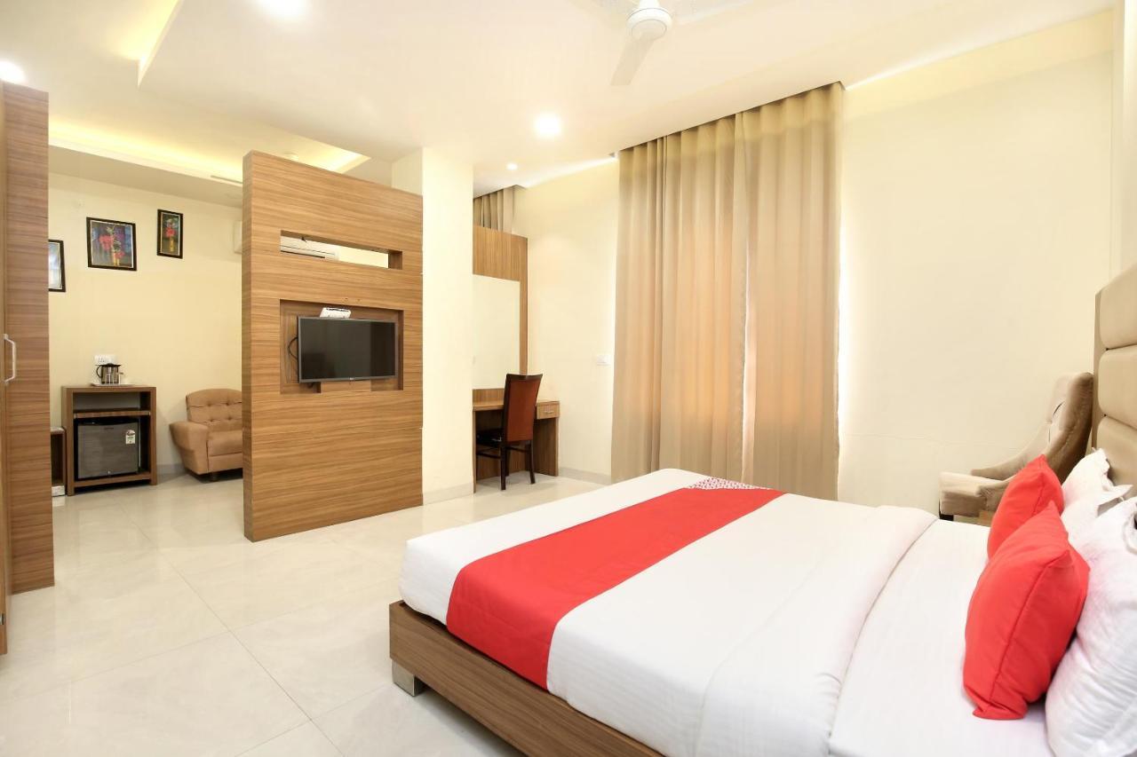 אמריצר Capital O 8510 Welcome Inn מראה חיצוני תמונה