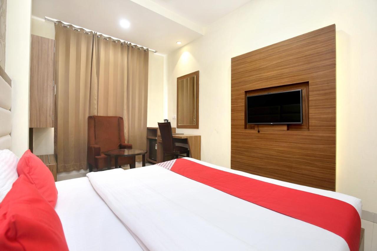 אמריצר Capital O 8510 Welcome Inn מראה חיצוני תמונה