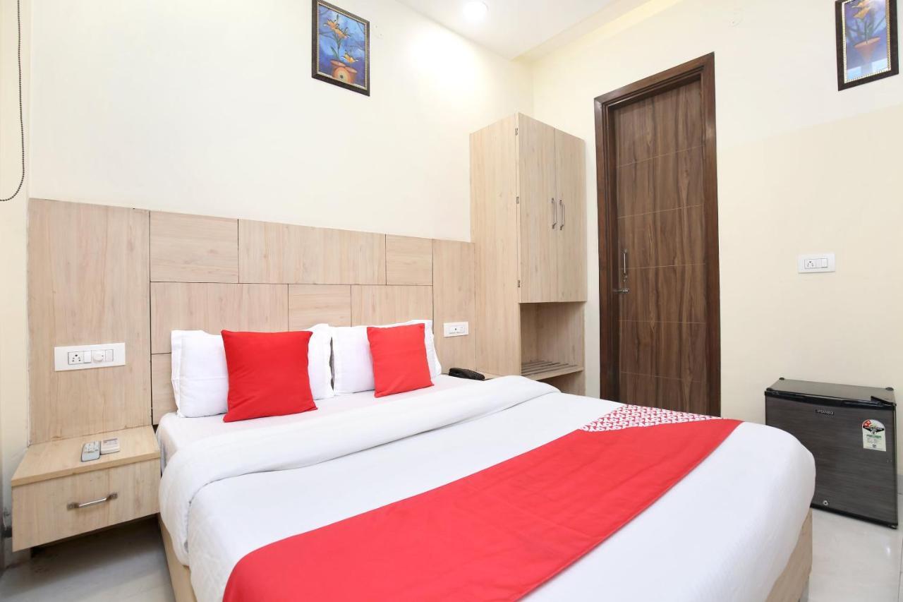 אמריצר Capital O 8510 Welcome Inn מראה חיצוני תמונה