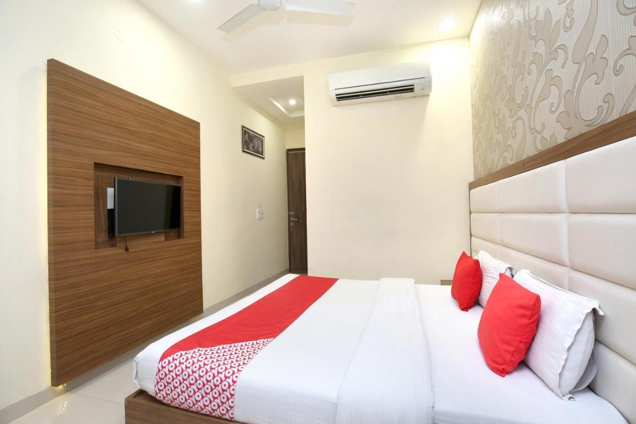 אמריצר Capital O 8510 Welcome Inn מראה חיצוני תמונה