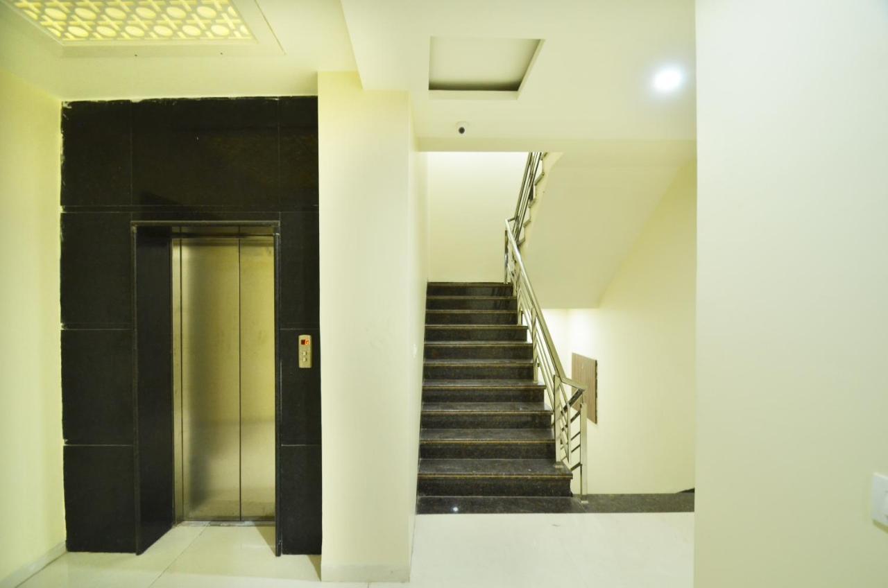 אמריצר Capital O 8510 Welcome Inn מראה חיצוני תמונה