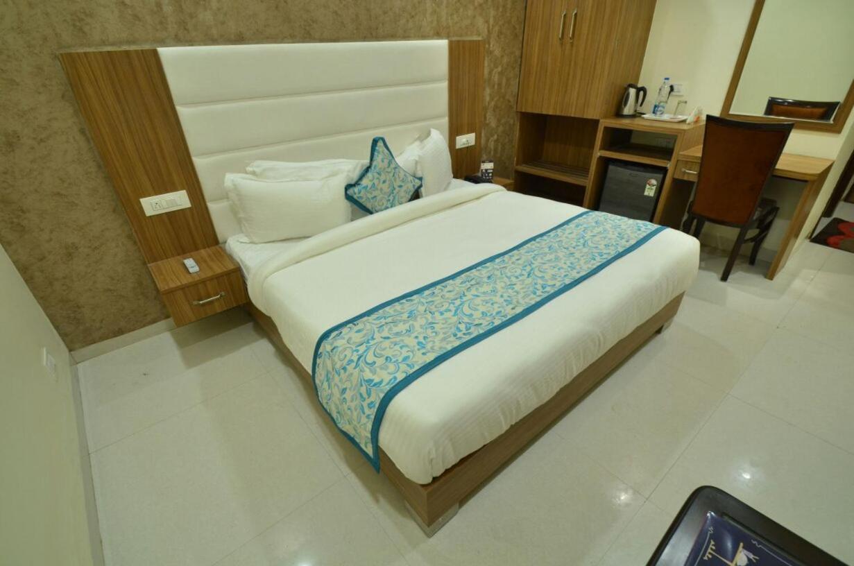 אמריצר Capital O 8510 Welcome Inn מראה חיצוני תמונה
